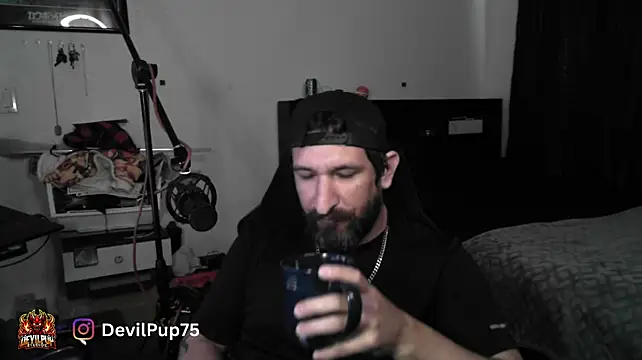 DevilPup75_ webkamerás műsora