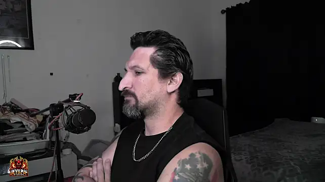 הופעת וובקאם של DevilPup75_