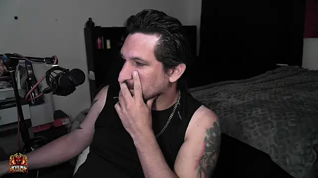 DevilPup75_'s Webcam Show