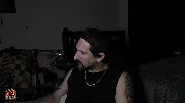DevilPup75_ Show in webcam