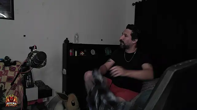 הופעת וובקאם של DevilPup75_