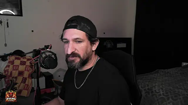 DevilPup75_'s Webcam Show