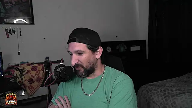 DevilPup75_ Show in webcam