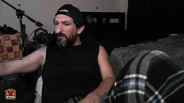 הופעת וובקאם של DevilPup75_