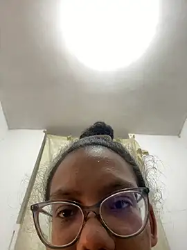 Valen_1990 Adlı Modelin Canlı Sohbet Odası