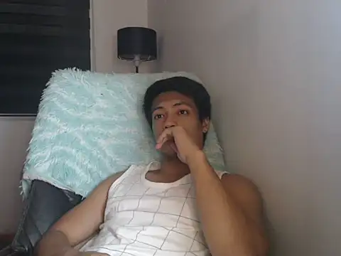 Asian_gregor 网络视讯表演