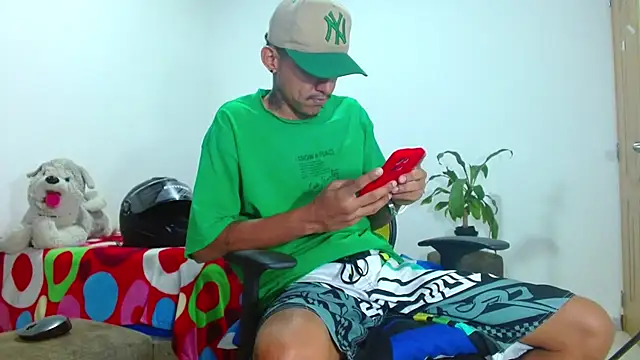 Show de skinny23cm na webcam