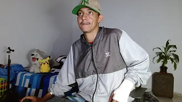 skinny23cm Шоу с уебкамера