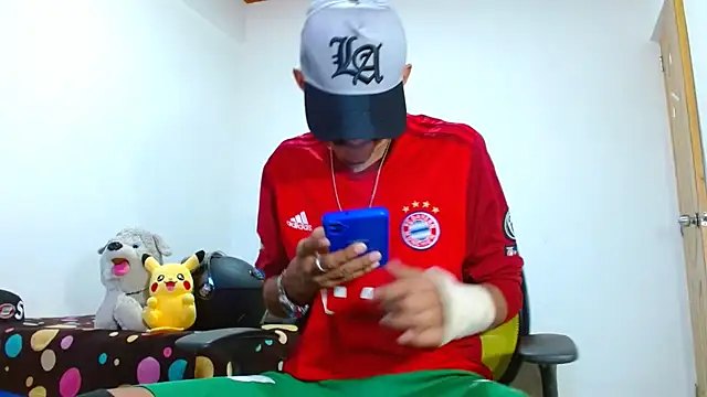 Show de skinny23cm na webcam