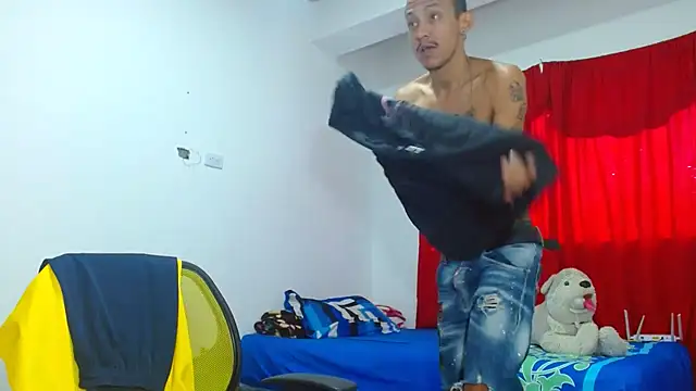 skinny23cm Live XXX-Chat