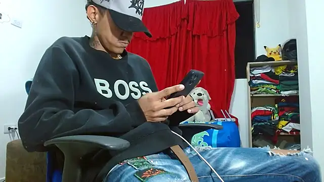 skinny23cm Adlı Modelin Web Kamerası Şovu