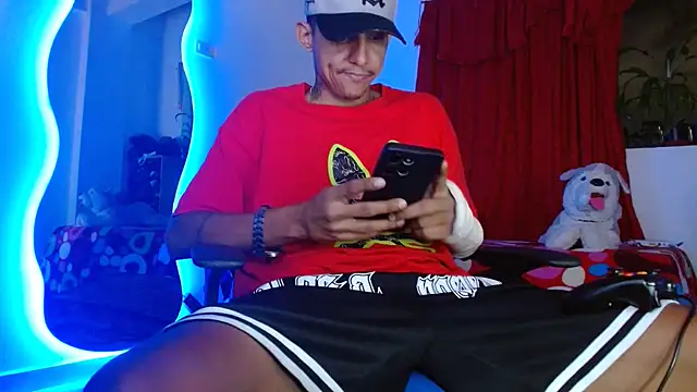 skinny23cm Show Webcam