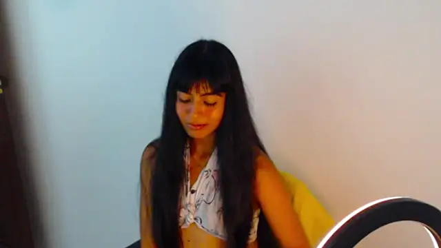 צ'אט XXX בשידור חי של meganmiauu