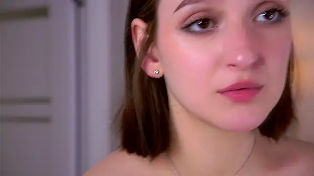 FalineBeacher's Live XXX Chat