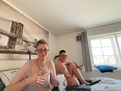 Curvy-Jinx Show Webcam
