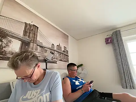 Curvy-Jinx Webcam show
