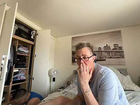 Curvy-Jinx Webcam show