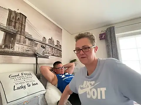 Curvy-Jinx webcam show