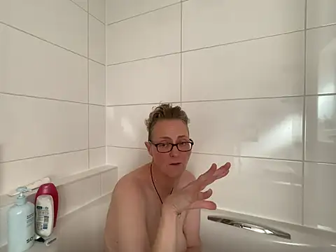 Curvy-Jinx's Webcam Show