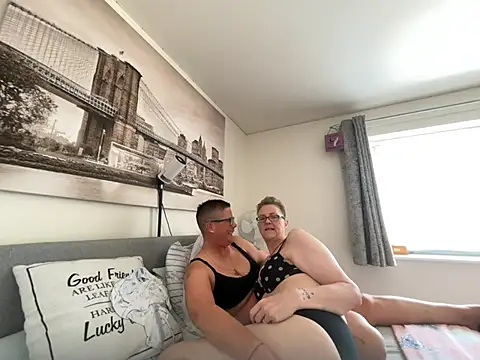Curvy-Jinx Webcam show