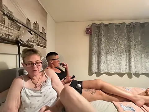 Curvy-Jinx's Webcam Show