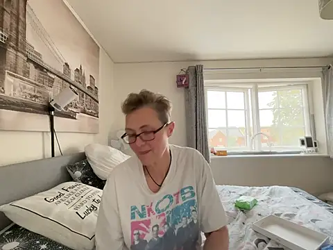 Curvy-Jinx's Webcam Show