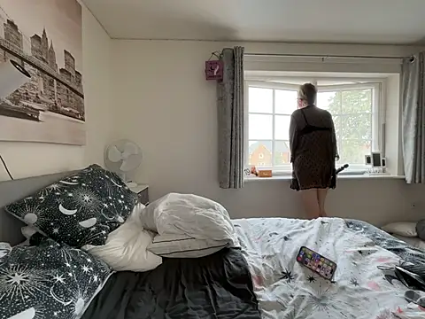 Curvy-Jinx's Webcam Show
