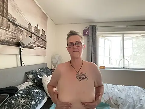 Curvy-Jinx webcam show