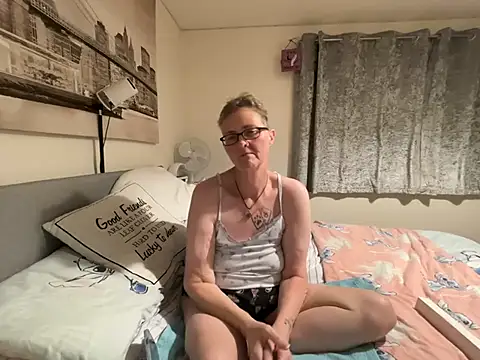 Curvy-Jinx webcam show