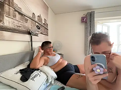 Curvy-Jinx's Webcam Show