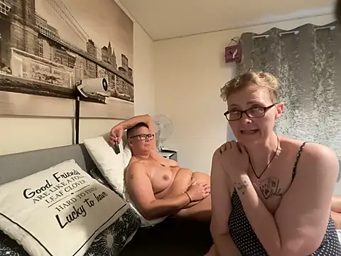 Curvy-Jinx Webcam show