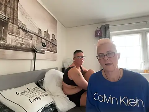 Curvy-Jinx's Webcam Show