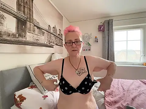Curvy-Jinx Adlı Modelin Canlı XXX Sohbeti
