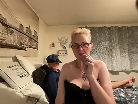 Curvy-Jinx webcam show