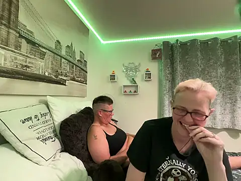 Curvy-Jinx's Webcam Show