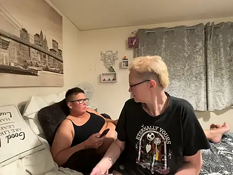Curvy-Jinx's Live XXX Chat