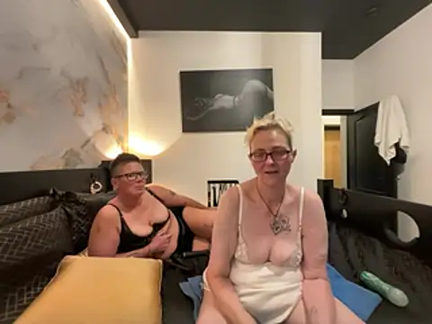 Curvy-Jinx webcam show