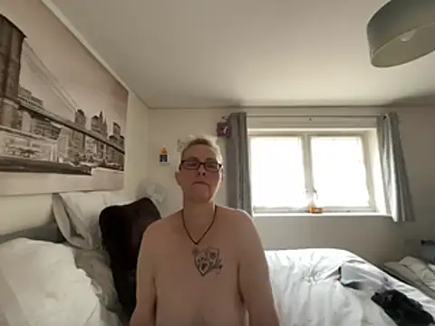 Curvy-Jinx's Webcam Show
