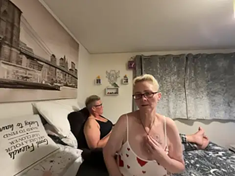 Curvy-Jinx Webcam Show