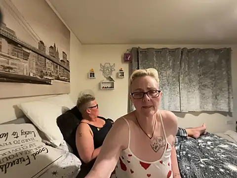 Curvy-Jinx – webcam-show