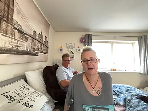 Curvy-Jinx Webcam show