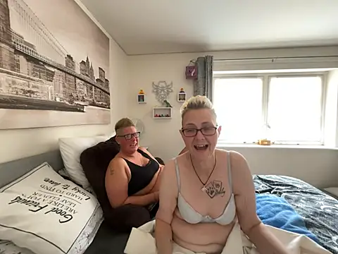 Curvy-Jinxn Webbikameraesitys