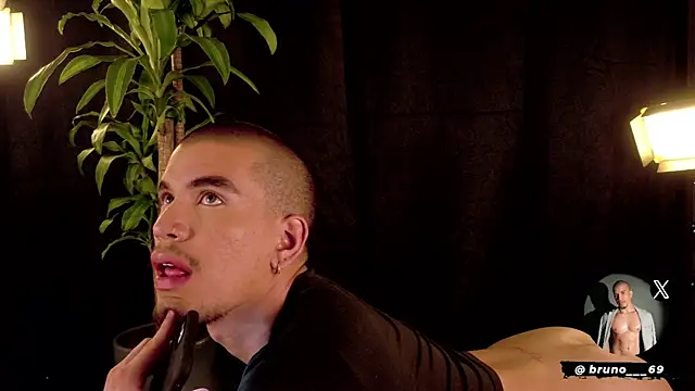 Bruno___69 Show in webcam
