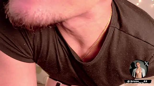 Bruno___69 Show in webcam