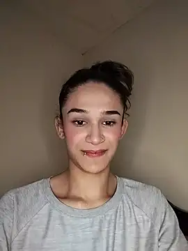 Twink_fem-boyn Webbikameraesitys