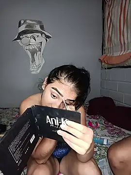 Bigtiti01 Show in webcam