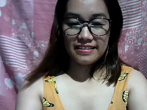 CreamyPussy30 Show in webcam