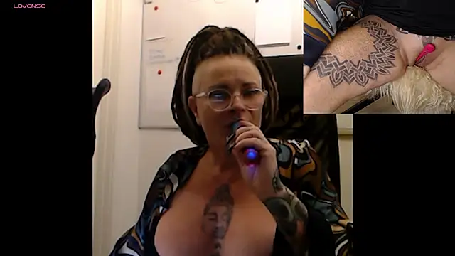 DarkDomina's Webcam Show