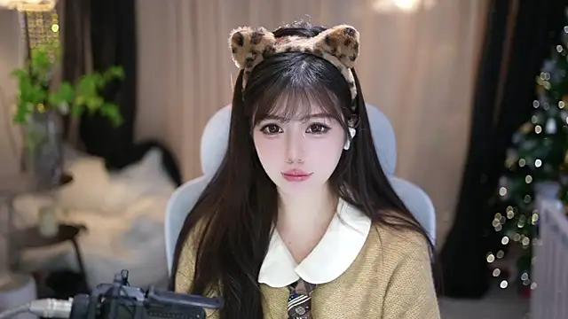 Cecily: διαδικτυακό σόου στην κάμερα