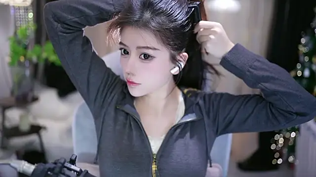 Cecily Show in webcam